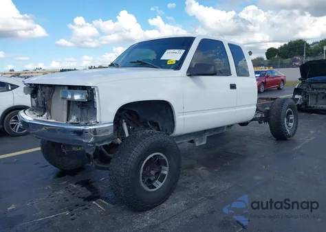 1998 Chevrolet K1500 Fleetside z USA, uszkodzony, nr VIN 2GCEK19R6W1186017